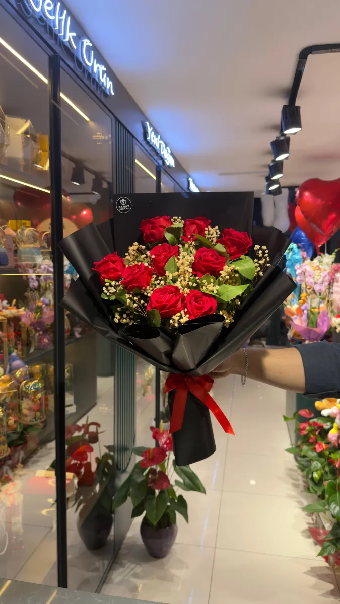 9'lu Kırmızı Yapay Kadife Gül Buketi